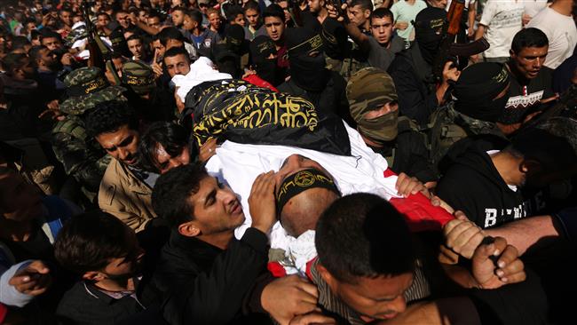 Mourners carry the coffin of Palestinian Islamic Jihad Movement fighter Arafat Abu Morshed during the funeral of Palestinians killed in an Israeli operation to blow up a tunnel stretching from the Gaza Strip into occupied territories during their funeral at the Bureij refugee camp, in central Gaza, on October 31, 2017. (Photo by AFP)
