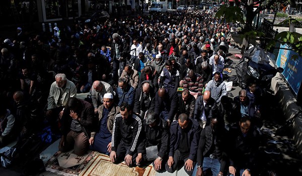 Muslims Pray in European countries streets