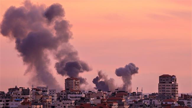 Smoke rises in the Gaza Strip following an Israeli airstrike, November 30, 2017. (Photo by Reuters)
