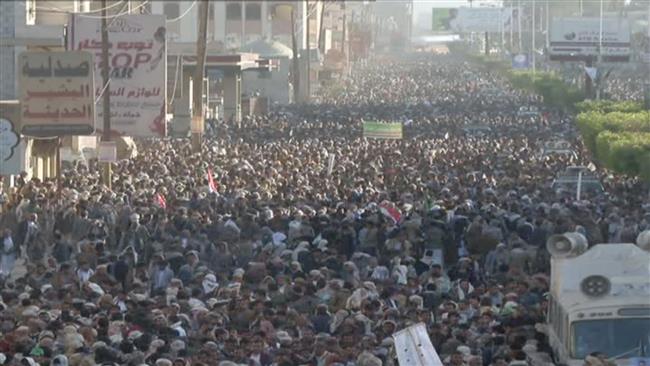 The photo shows Yemenis demonstrators in the capital city of Sana’a on December 5, 2017. The rally called for unity among all Yemeni factions in the face of the years-long Saudi-led aggressions against the country.
