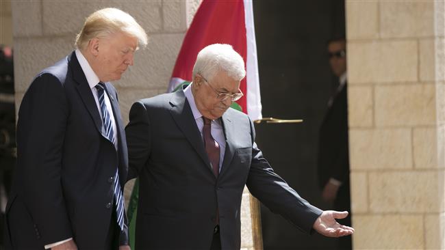 Palestinian President Mahmoud Abbas (R) and US President Donald Trump (file photo)
