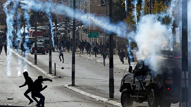 Palestinian protestors throw stones at Israeli forces during clashes near an Israeli checkpoint in the occupied West Bank town of Bethlehem on December 9, 2017. (Photo by AFP)
