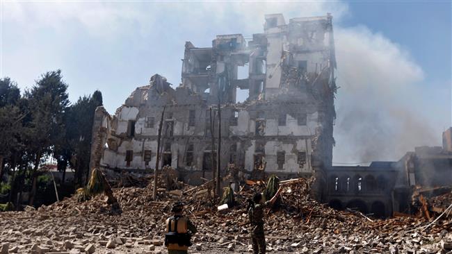 Houthi fighters inspect the damage after a reported airstrike carried out by the Saudi-led coalition targeting the presidential palace in the Yemeni capital Sana’a, December 5, 2017. (Photo by AFP)
