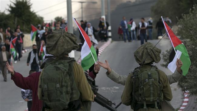 Palestinian protesters, from the village of Naqura, confront Israeli forces near the West Bank city of Tulkarem on December 14, 2017. (Photo by AFP)
