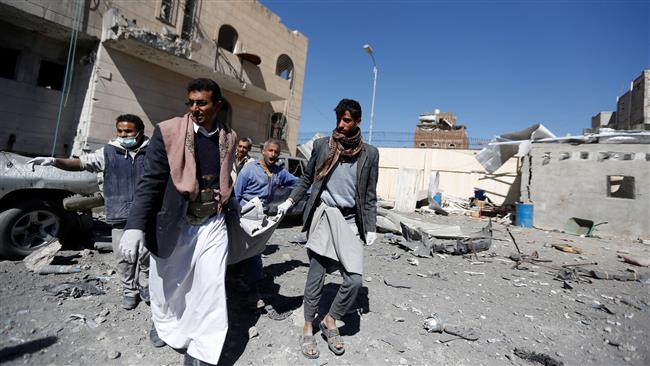 Yemeni Houthis carry the body of a man killed in Saudi airstrikes in Sana’a, Yemen, on December 13, 2017. (Photo by Reuters)
