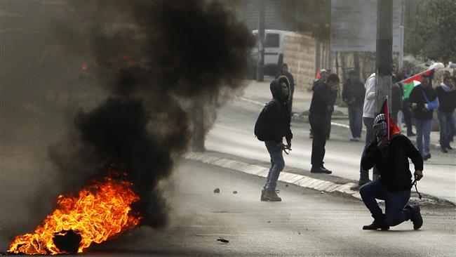 Palestinian youths hurl stones towards Israeli forces during clashes in Bethlehem, West Bank, December 27, 2018. (Photo by AFP)
