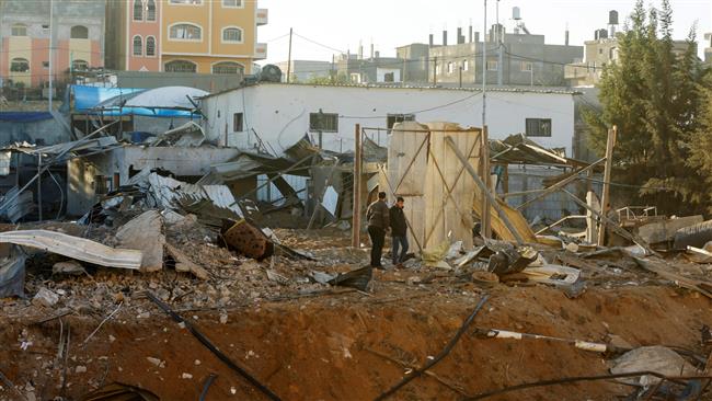 Palestinians look at the damage at a facility in the aftermath of an Israeli airstrike in the northern Gaza Strip, December 9, 2017. (Photo by AFP)
