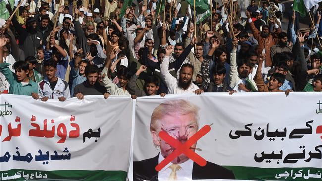 Activists of the Difa-e-Pakistan Council shout anti-US slogans during a protest in Karachi, Pakistan, January 2, 2018. (Photo by AFP)
