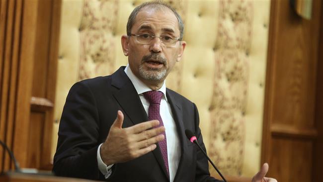 Jordanian Foreign Minister Ayman Safadi speaks during a joint conference with Arab League Secretary-General Ahmed Aboul Gheit in the Jordanian capital Amman on January 6, 2018. (Photo by AFP)
