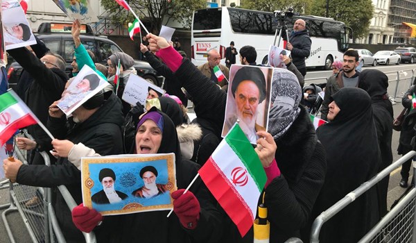 Pro Iranian-government demonstrators on Sunday gathered in front of the Iranian embassy in Londo