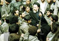 آیت الله شهید بهشتی در میان رزمندگان
