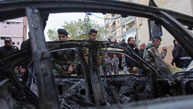 Lebanese security forces check a charred vehicle following a car bomb blast in the southern Lebanese port city of Sidon, on January 14, 2018. (Photo by AFP)
