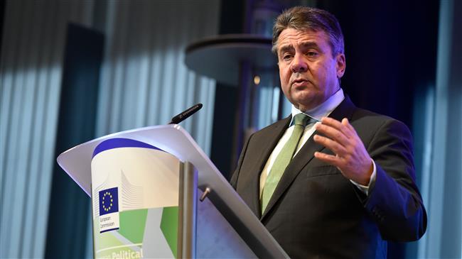 German Foreign Affairs Minister Sigmar Gabriel gives a speech during a meeting at the EU Charlemagne Building in Brussels on January 8, 2018. (Photo by AFP)
