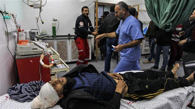 A Palestinian man wounded during clashes with Israeli forces waits to be treated at the Khan Yunis hospital in the southern Gaza Strip on December 8, 2017. (Photo by AFP)