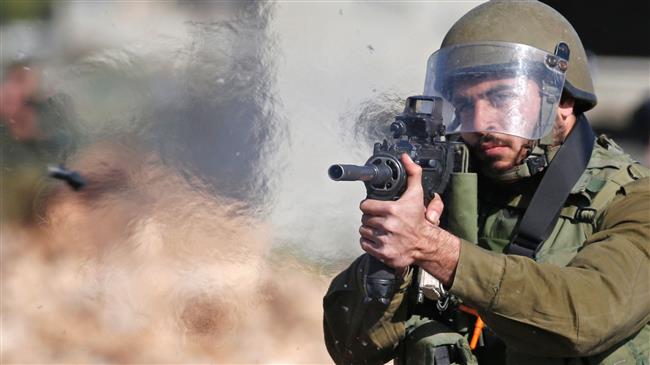 An Israeli soldier fires a rubber bullet toward Palestinian protesters during clashes in the village of Kfar Qaddum, near Nablus, in the occupied West Bank, February 10, 2017. (Photo by AFP)
