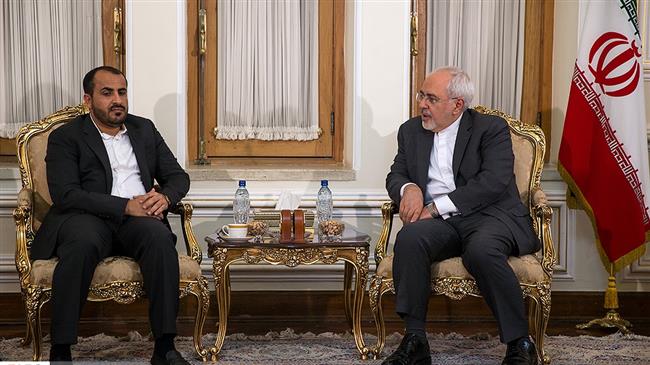 Iranian Foreign Minister Mohammad Javad Zarif (R) meets with Yemeni Houthi Ansarullah movement