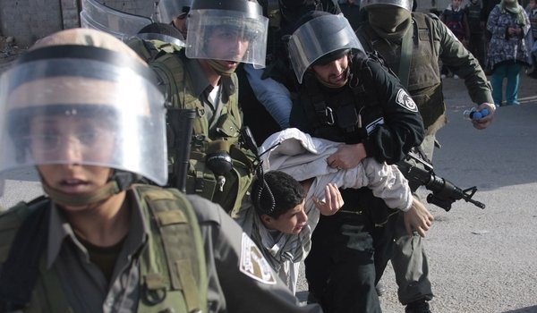 Israeli Forces Detain 12 Palestinians from West Bank
