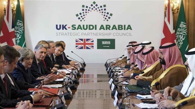 UK Prime Minister Theresa May (3L) and Saudi Crown Prince Mohammed bin Salman (2R) hold a meeting with other members of the British government and Saudi ministers and delegates inside number 10 Downing Street on March 7, 2018 in London, England. (Photo by AFP)
