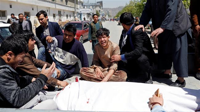 Relatives mourn next to a victim outside a hospital after a suicide attack in Kabul, Afghanistan, April 22, 2018. (Photo by Reuters)
