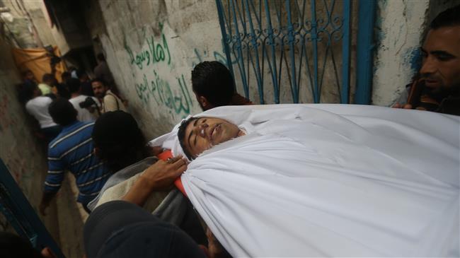 Relatives of Anas Abu Asser carry his body during his funeral in Gaza City on May 3, 2018, after he succumbed to his wounds inflicted by Israeli forces during protests and clashes along the Gaza border the week before. (Photo by AFP)
