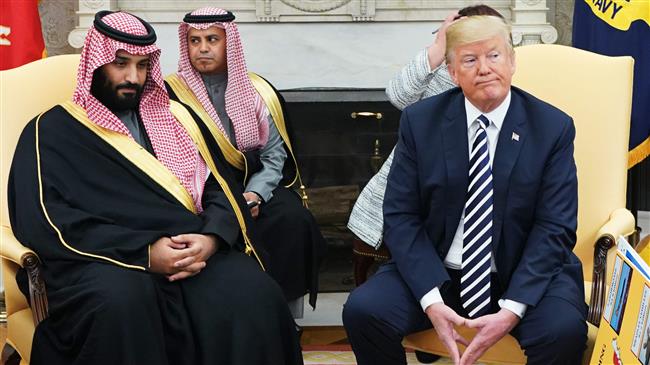 US President Donald Trump (R) meets with Saudi Arabia