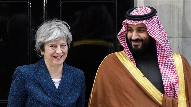 UK Prime Minister Theresa May (L) and Saudi Crown Prince Mohammad bin Salman pose for photographs outside 10 Downing Street, London, March 7, 2018. (file photo)
