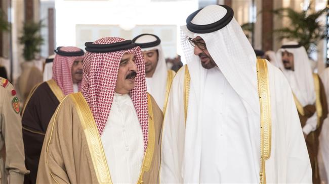 Bahraini King Hamad bin Isa Al Khalifa (L) and the Crown Prince of Abu Dhabi Sheikh Mohammed bin Zayed bin Sultan Al Nahyan (Photo by WAM news agency)

