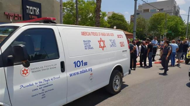 Israeli police and medics respond to an alleged stabbing attack outside an Aroma coffee shop in the northern Israeli city of Afula on June 11, 2018. (Photo by the Haaretz)
