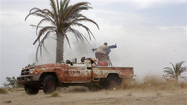 A Yemeni soldier, loyal to ex-president Abd Rabbuh Mansur Hadi, fires a B-10 recoilless rifle , near the city of al-Jah, Hudaydah Province, June 7, 2018. (Photo by AFP)
