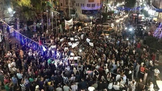 Hundreds of Palestinians stage a protest in Ramallah against sanctions imposed by the Palestinian Authority on the Gaza Strip on June 11, 2018.
