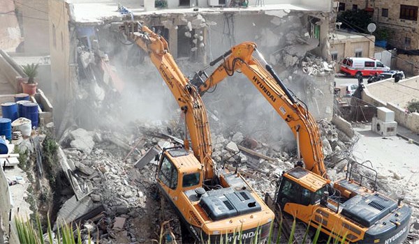 Israeli bulldozers demolish Palestinian houses