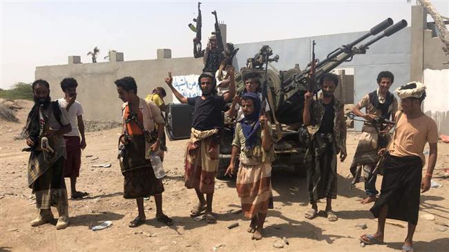 Saudi-backed Yemeni militants, loyal to ex-president Abd Rabbuh Mansur Hadi, are seen outside the city of Hudaydah on June 18, 2018. (Photo by AFP)
