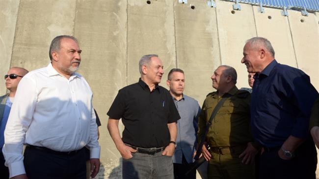 A file photo of Israeli Prime Minister Benjamin Netanyahu (C) and his minister for military affairs, Avigdor Lieberam (L), during a field visit
