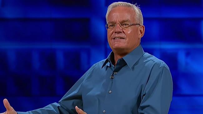 Bill Hybels seen as he announced his resignation to shocked churchgoers
