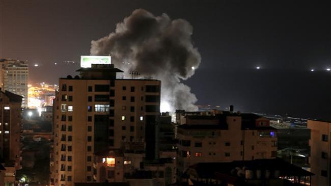 A picture taken on August 8, 2018 shows a smoke plume rising following an Israeli airstrike in Gaza City, the Gaza Strip. (Photo by AFP)

