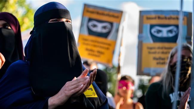 This photo shows women holding a demonstration against a public ban on face veil niqab in Copenhagen, Denmark on August 10, 2018. (AFP photo)
