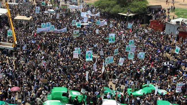 Thousands of Yemenis vent their anger at Riyadh and Washington on August 13, 2018 as they take part in a mass funeral in the city of Sa