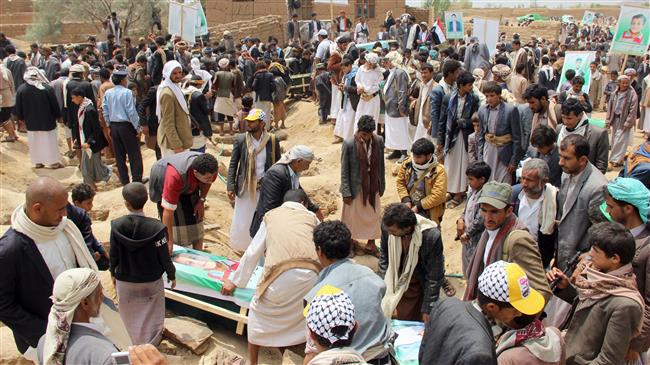Yemenis take part in a mass funeral on August 13, 2018 in the northern Yemeni city of Sa’ada for children killed in an airstrike by the Saudi-led coalition last week. (Photo by AFP)
