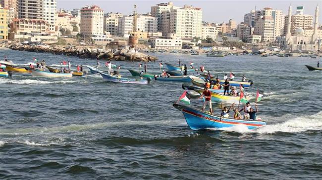 Palestinian protesters aboard fishing boats are holding a sea march along the shores of Gaza Strip against Israeli-imposed fishing limits on September 2, 2018. (Photos by Ma
