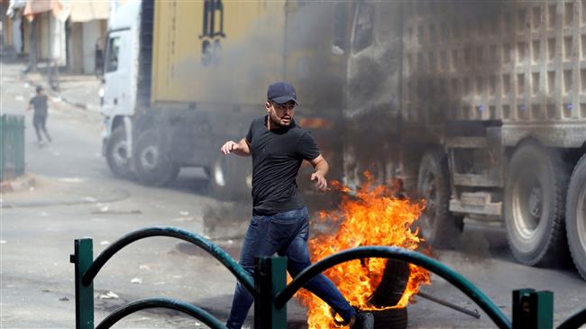 A Palestinian reacts during clashes with Israeli troops in al-Khalil (Hebron) in the occupied West Bank on October 1, 2018. (Photo by Reuters)
