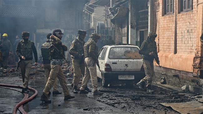 Indian troops stand at the site of a reported gun battle between suspected militants and Indian government forces in downtown Srinagar, Kashmir, on October 17, 2018. (Photo by AFP)
