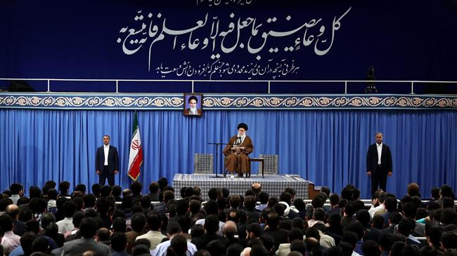 Leader of the Islamic Revolution Ayatollah Seyyed Ali Khamenei meets with scientific elites in Tehran on October 17, 2018. (Photo by khamenei.ir)
