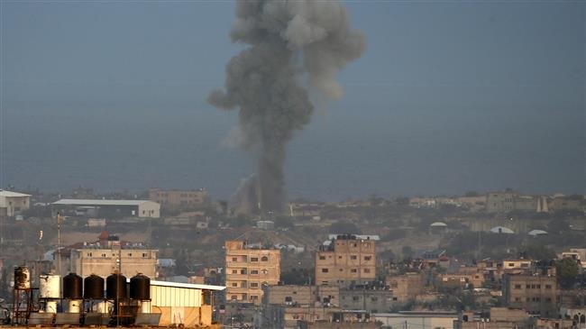The file photo shows smoke billows following an Israeli airstrike outside the city of Rafah in the southern Gaza Strip, October 17, 2018. (Photo by AFP)
