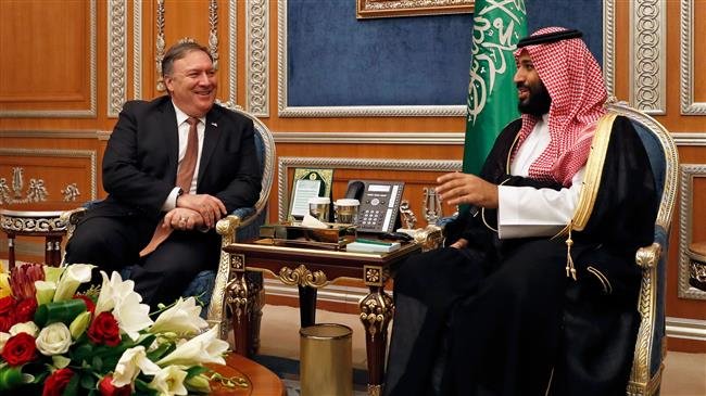 US Secretary of State Mike Pompeo (L) meets with Saudi Crown Prince Mohammed bin Salman in Riyadh, Saudi Arabia, on October 16, 2018. (Photo by AFP)
