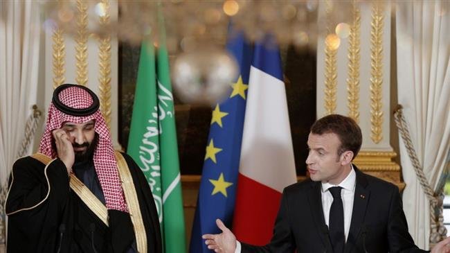 French President Emmanuel Macron (R) and Saudi Arabia