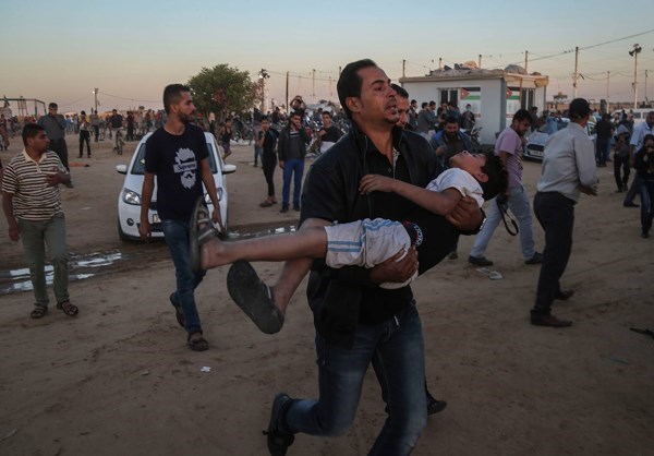 Israeli Forces Injure Tens of Palestinians at Gaza Border
