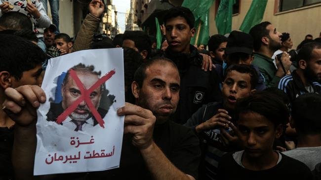 Palestinian demonstrators prepare to burn an image of Israeli minister of military affairs Avigdor Lieberman in front of the house of Ismail Haniya, head of Hamas Political Bureau, in Gaza on November 14, 2018. (Photo by AFP)
