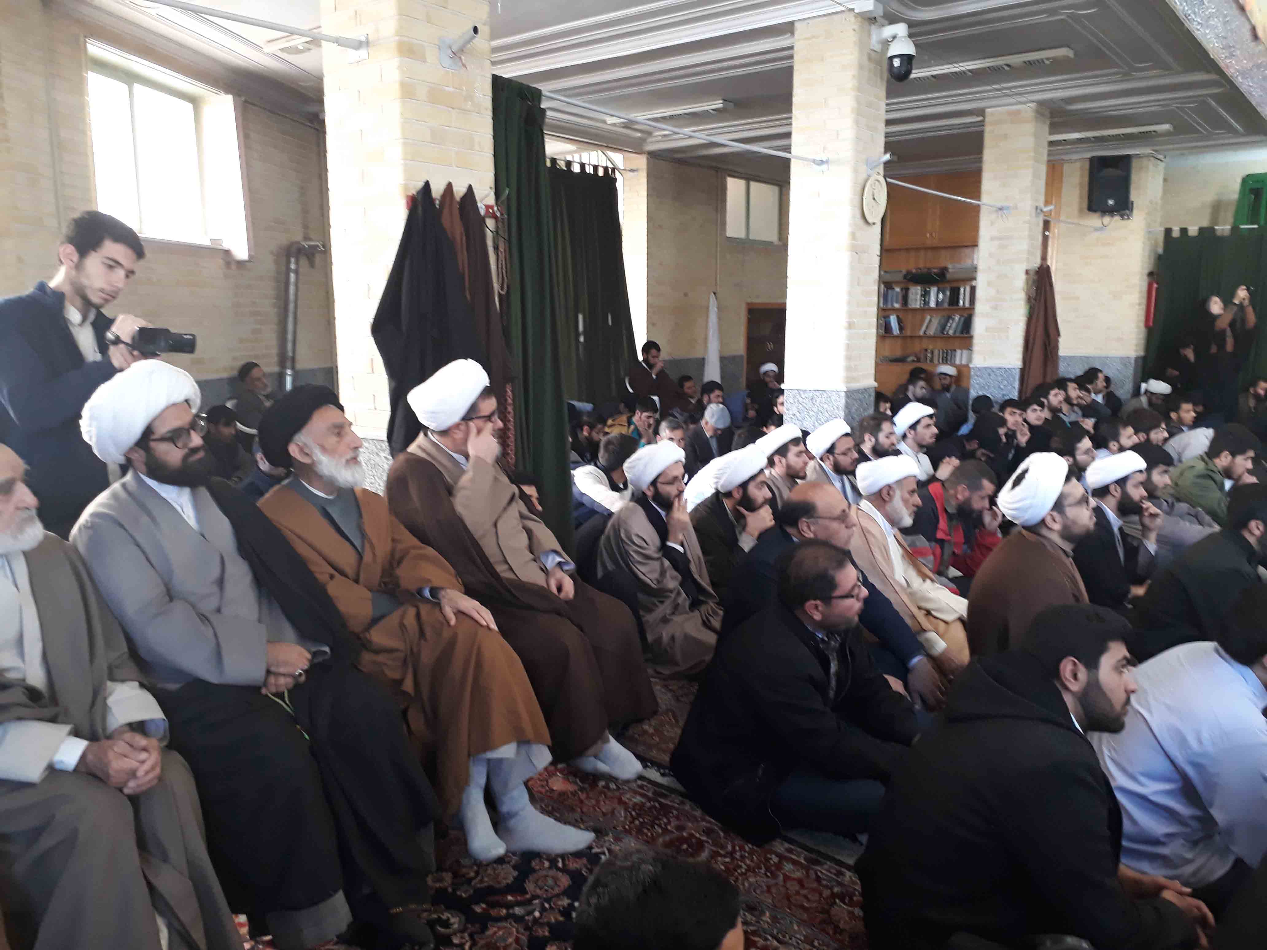 در تجمع اساتید، طلاب و روحانیون حوزه علمیه همدان در حمایت از مردم مظلوم یمن