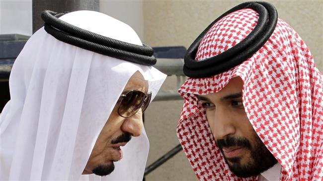 Saudi King Salman bin Abdulaziz Al Saud (L) and his son, Crown Prince Mohammed bin Salman
