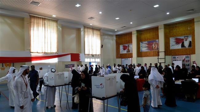 Bahraini voters cast their ballots at a polling station in the Bahraini city of al-Muharraq, north of Manama on November 24, 2018, as they wait to cast their vote in the parliamentary election. (Photo by AFP)
